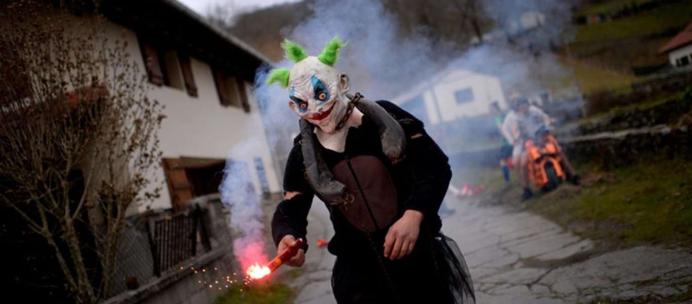 Το ιδιόμορφο φεστιβάλ με το οποίο οι Ισπανοί διώχνουν τα κακά πνεύματα (φωτό)